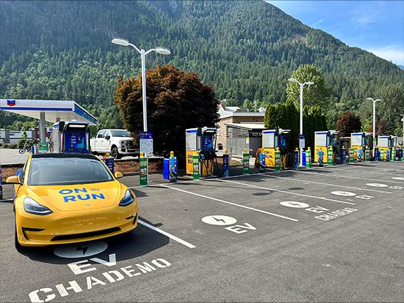 Voiture EV de marque ON the RUN.